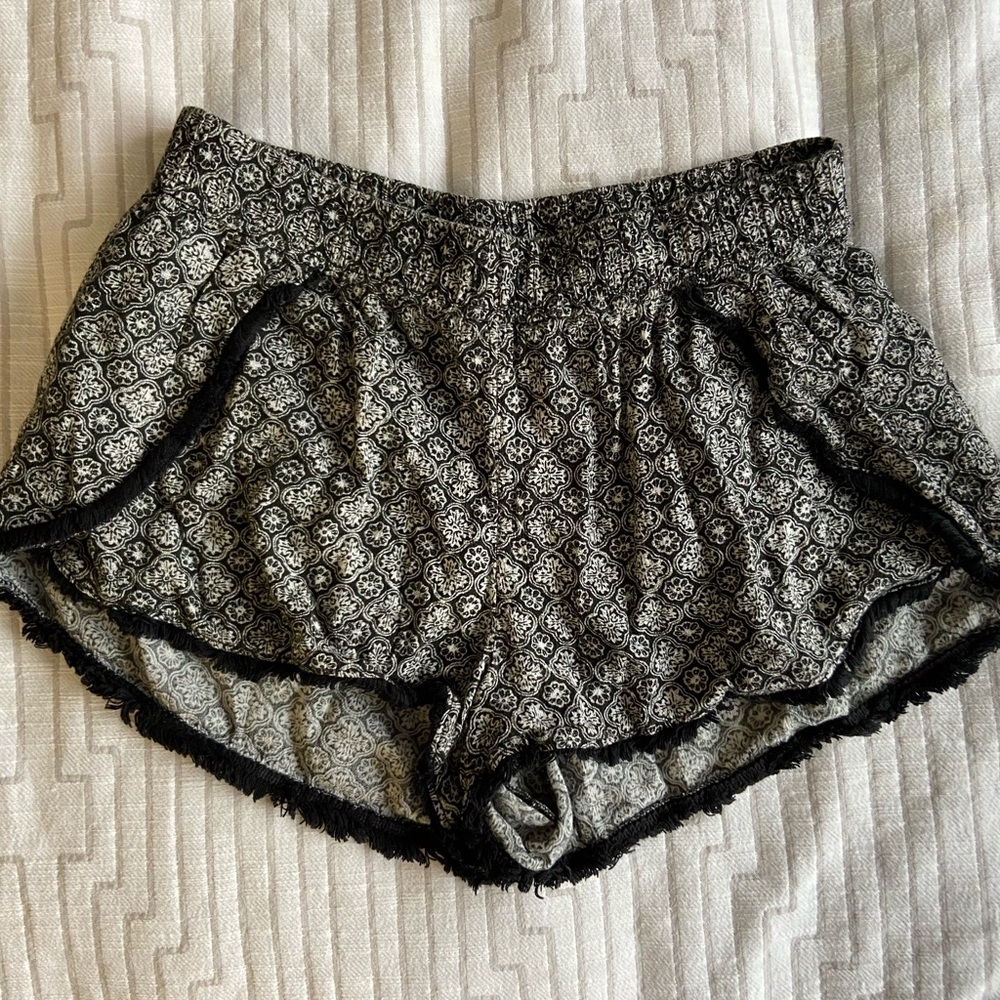 American Eagle Black Patterned Flowy Shorts